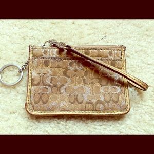 COACHWRISTLET/ WALLET LIKE NEW